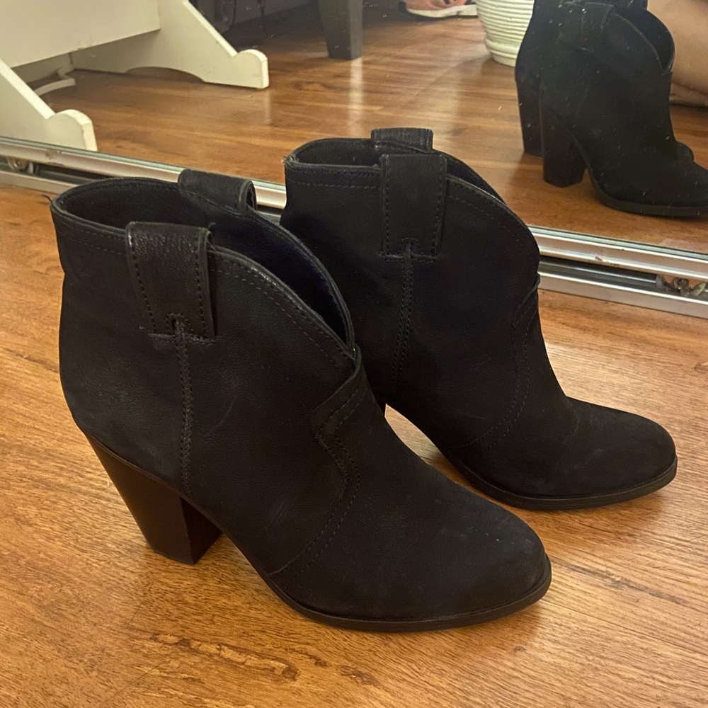Vince Camuto Black Ankle Booties Size 6.5